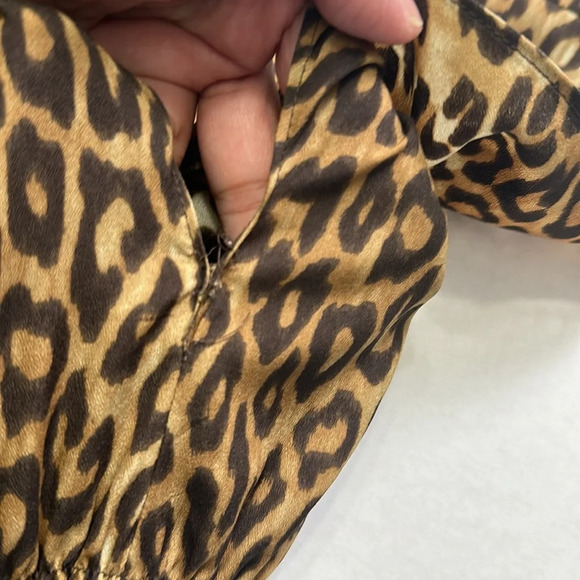 BCBG MaxAzria Women’s Size Small Cheetah Print Short Sleeve Top Cinched Waist - Picture 9 of 9